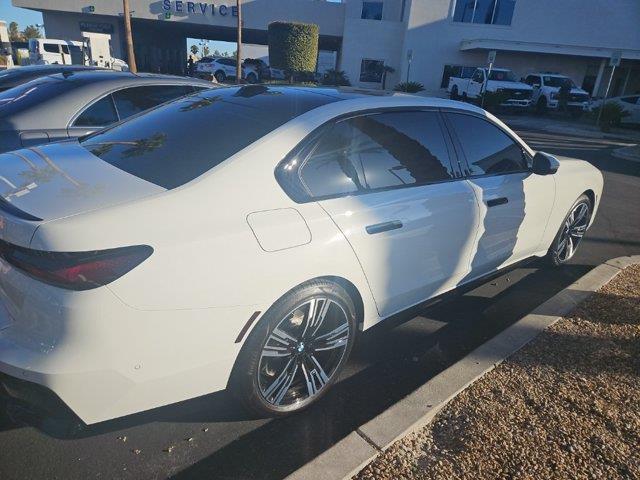 2026 BMW 760i - $117,076