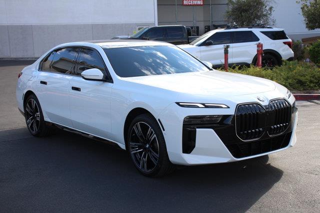 2026 BMW 760i - $117,076