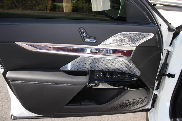 2026 BMW 760i - $117,076