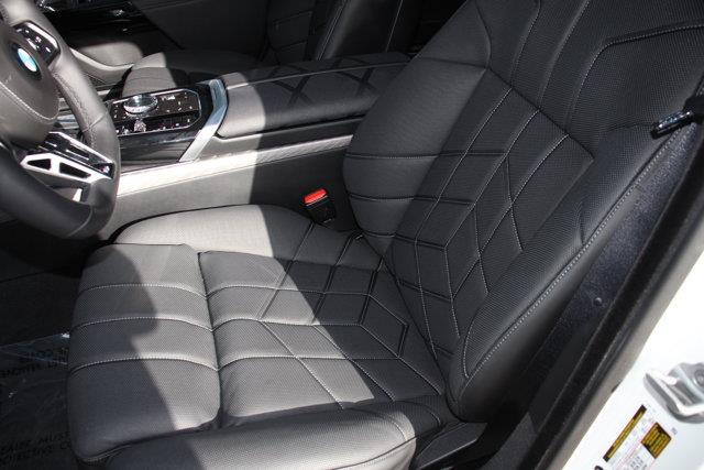 2026 BMW 760i - $117,076