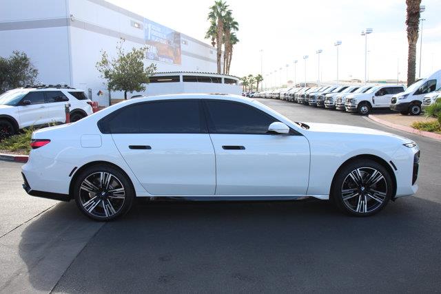 2026 BMW 760i - $117,076