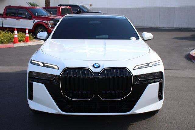 2026 BMW 760i - $117,076