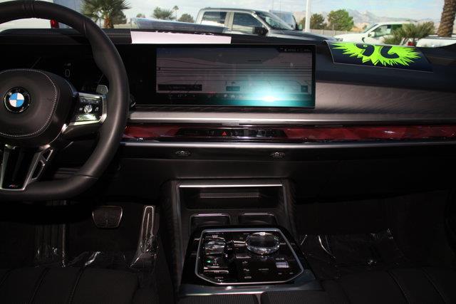 2026 BMW 760i - $117,076