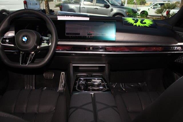 2026 BMW 760i - $117,076