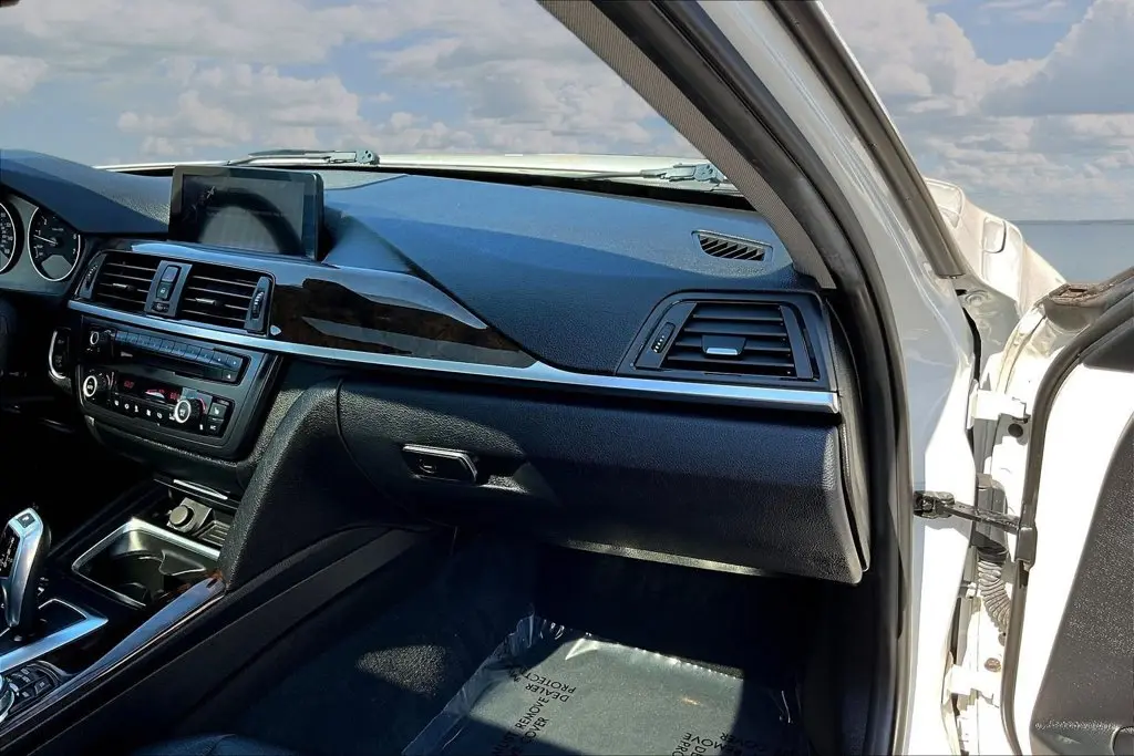 2015 BMW 328i - $11,297