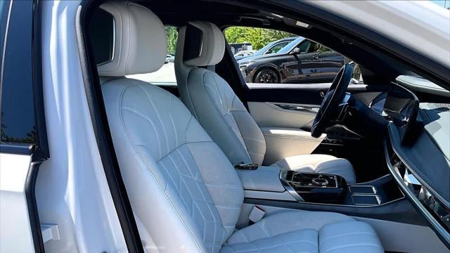 2025 BMW 7 Series 750e xDrive