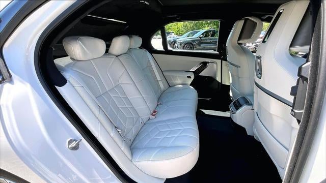 2025 BMW 7 Series 750e xDrive