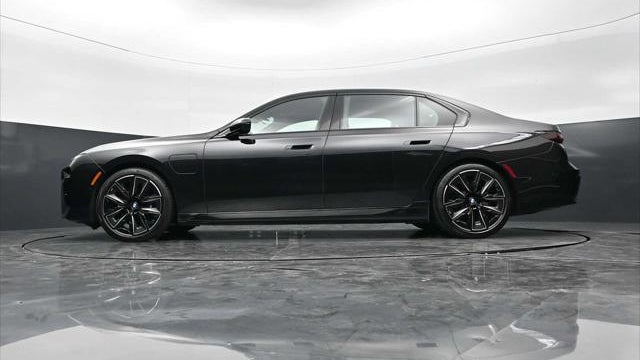 2025 BMW 7 Series 750e xDrive