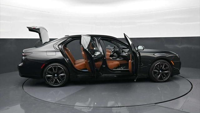 2025 BMW 7 Series 750e xDrive