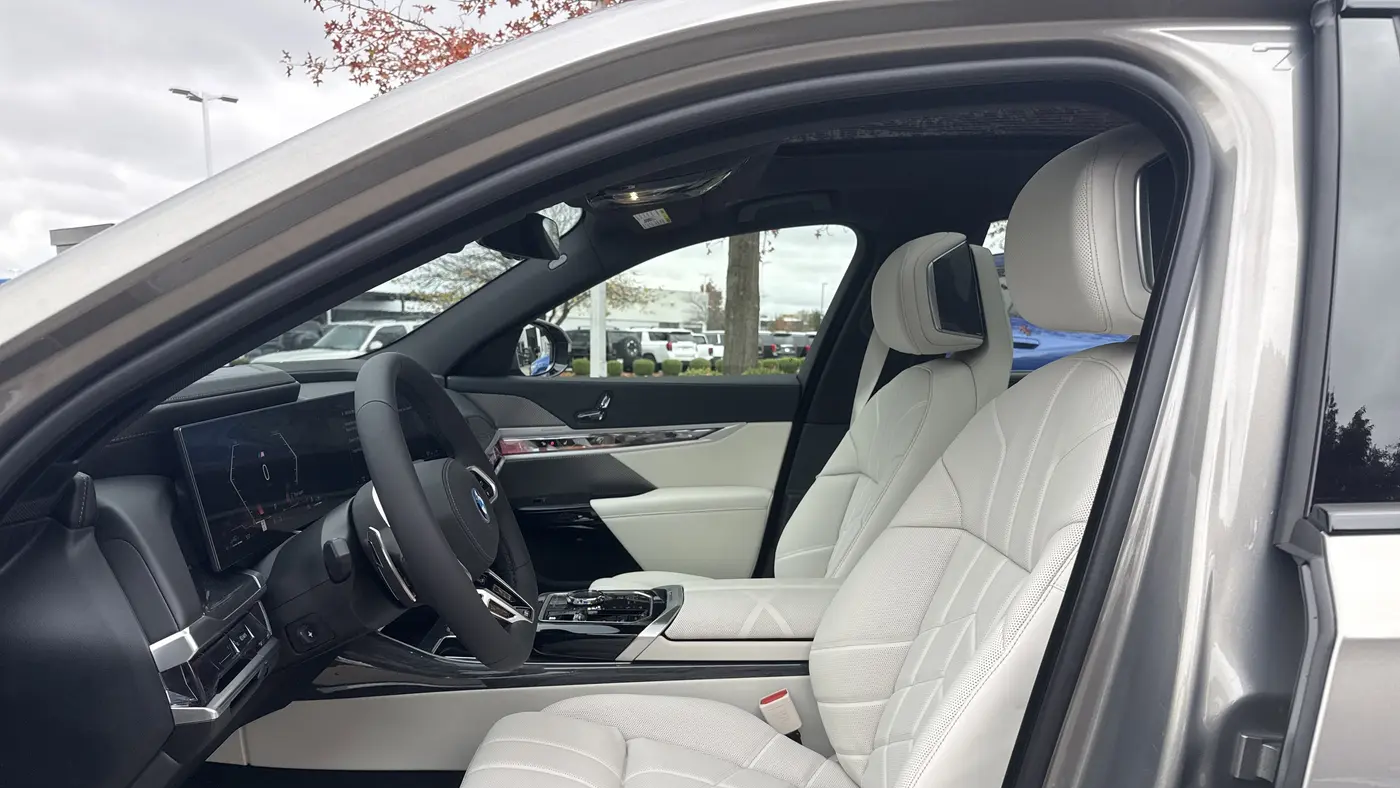 2026 BMW 7 Series 750e xDrive