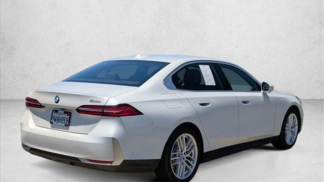 2025 BMW 5 Series 530i