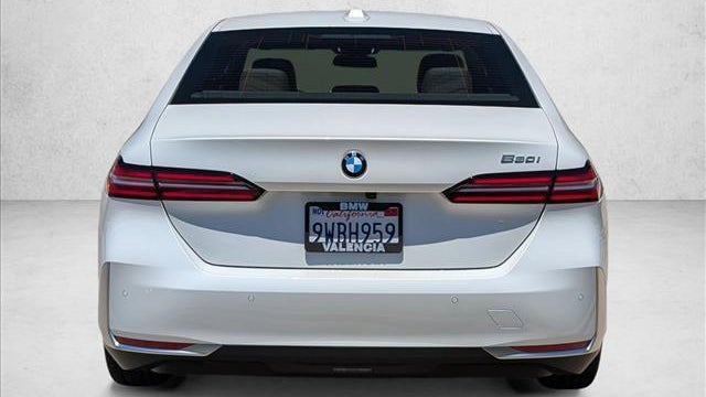2025 BMW 5 Series 530i