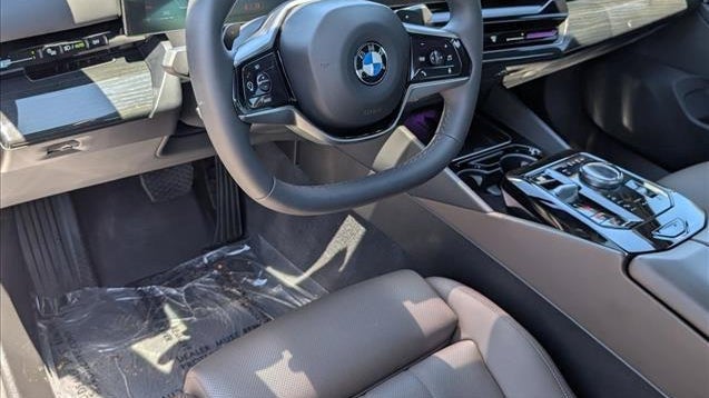 2025 BMW 5 Series 530i