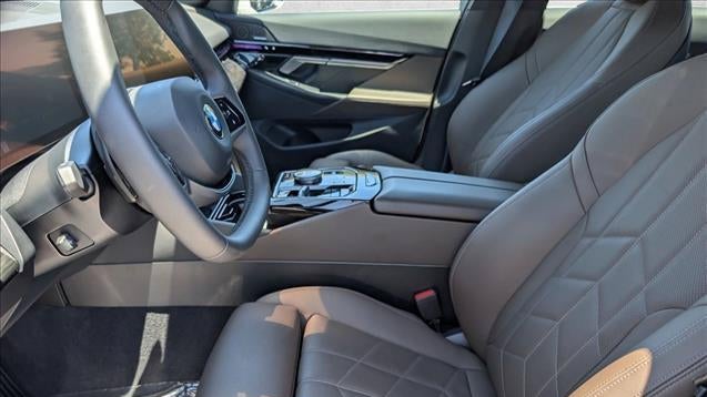 2025 BMW 5 Series 530i