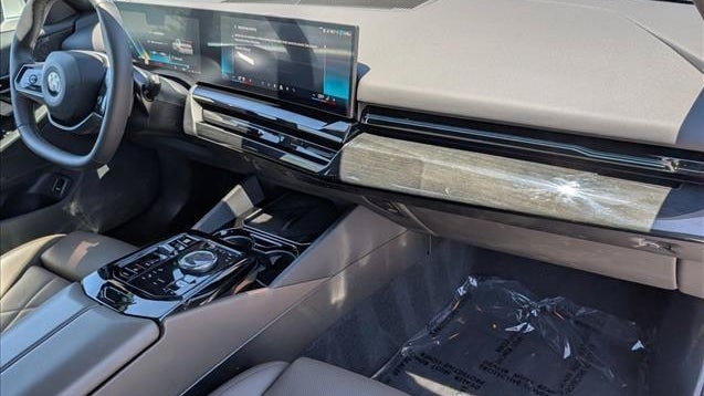 2025 BMW 5 Series 530i