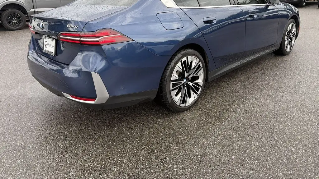 2024 BMW 5 Series 530i