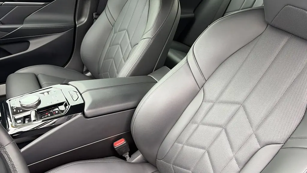 2024 BMW 5 Series 530i