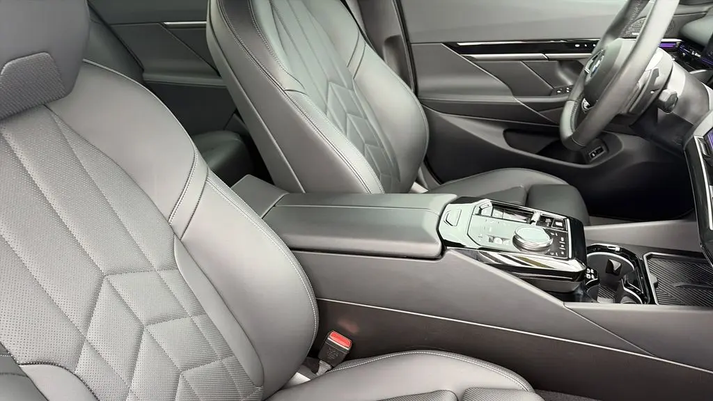 2024 BMW 5 Series 530i