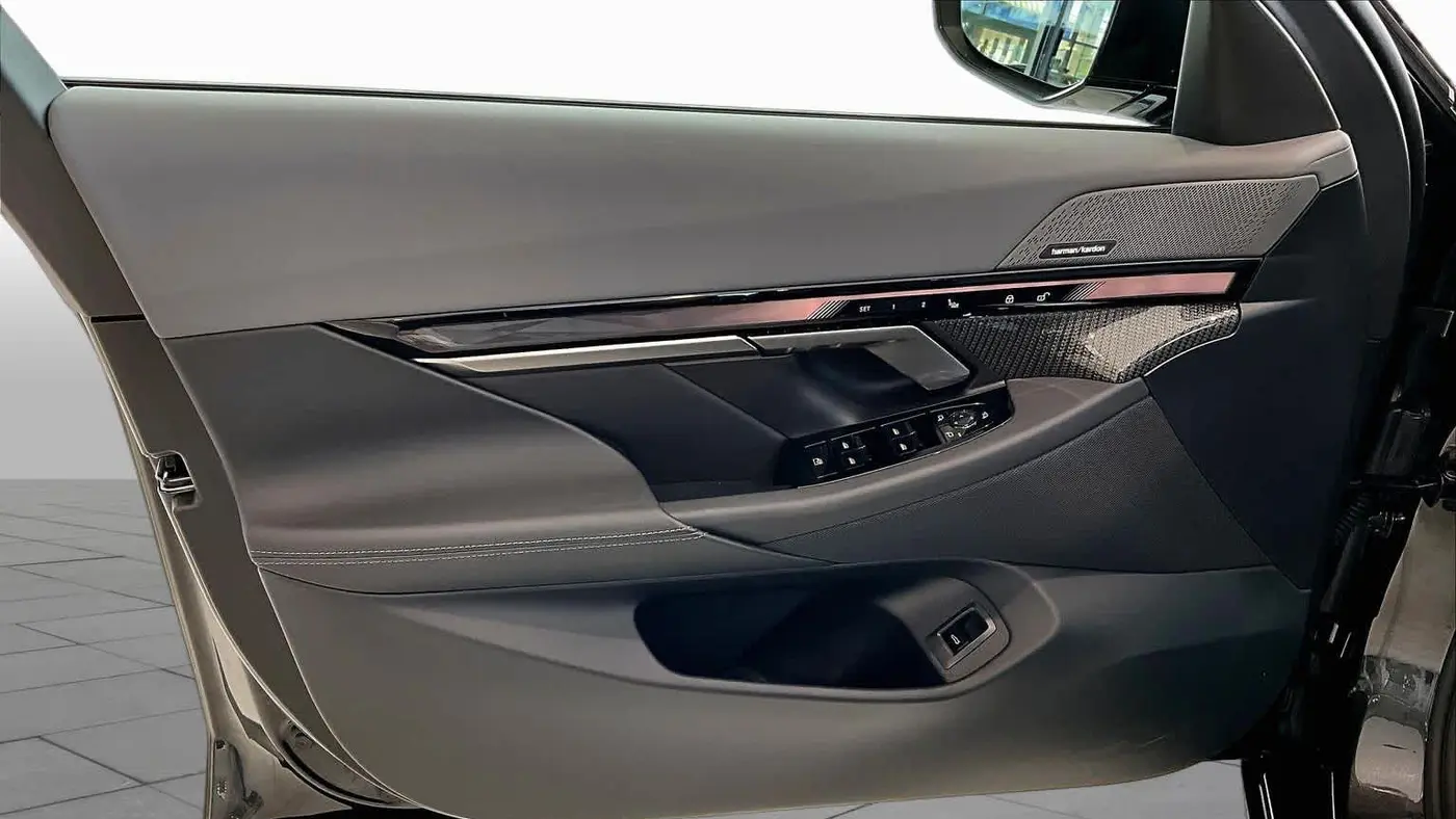2027 BMW 5 Series 530i