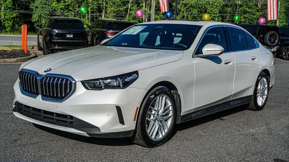 2025 BMW 5 Series 530i