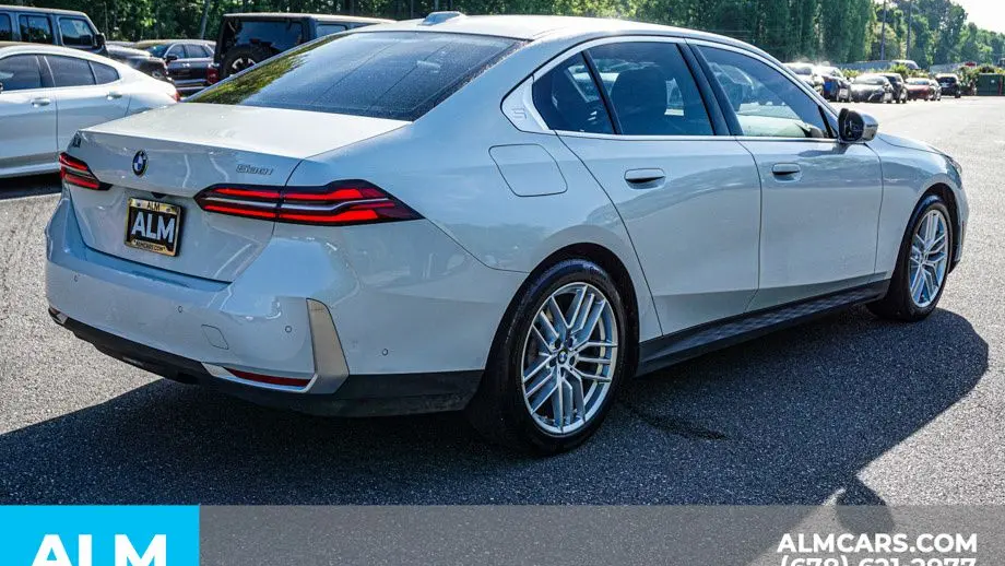 2025 BMW 5 Series 530i