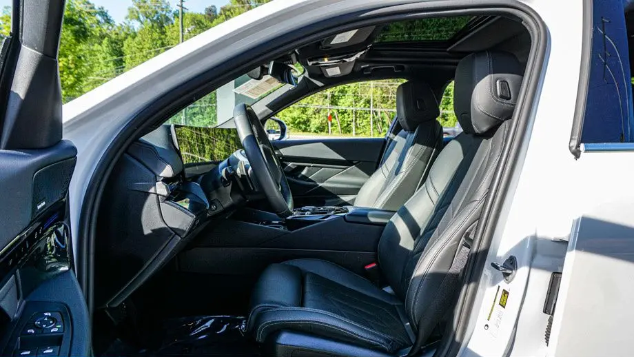 2025 BMW 5 Series 530i