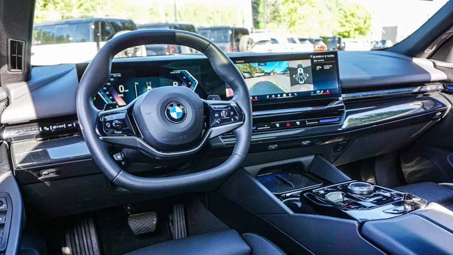 2025 BMW 5 Series 530i