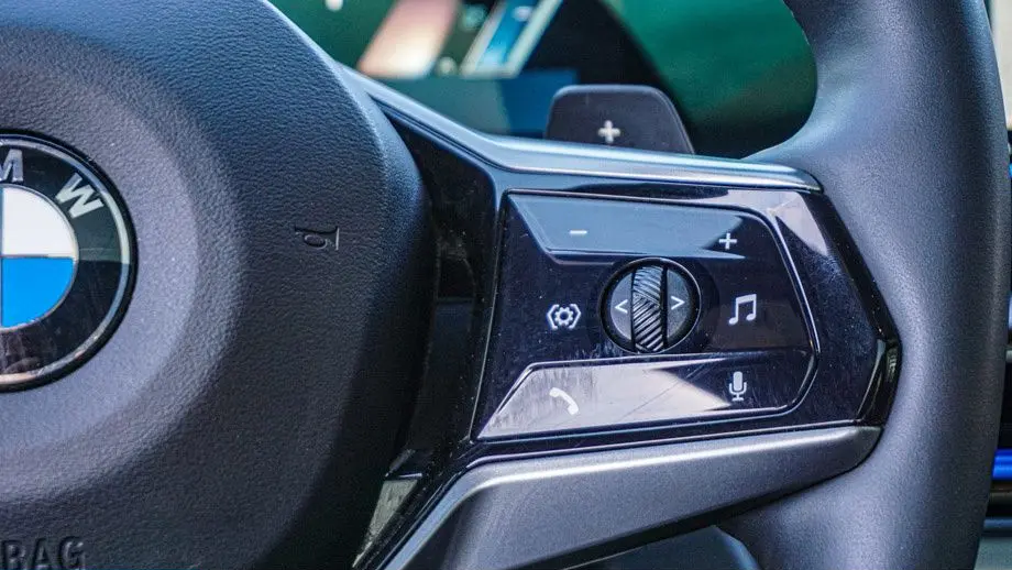 2025 BMW 5 Series 530i