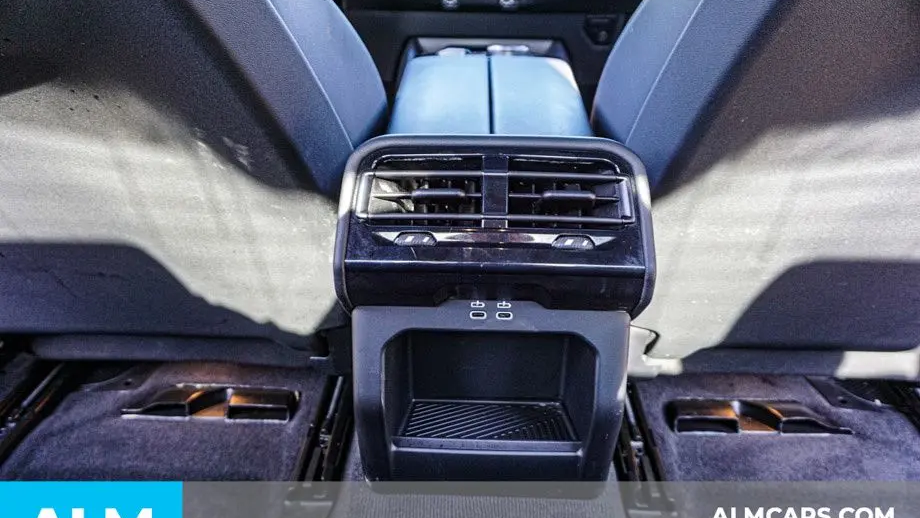 2025 BMW 5 Series 530i
