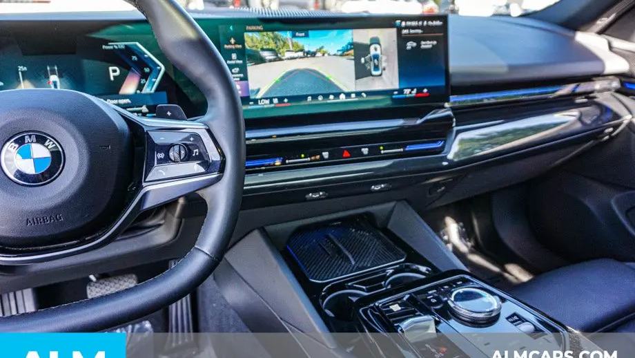 2025 BMW 5 Series 530i