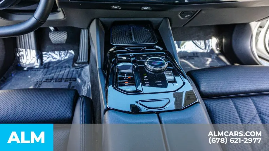 2025 BMW 5 Series 530i