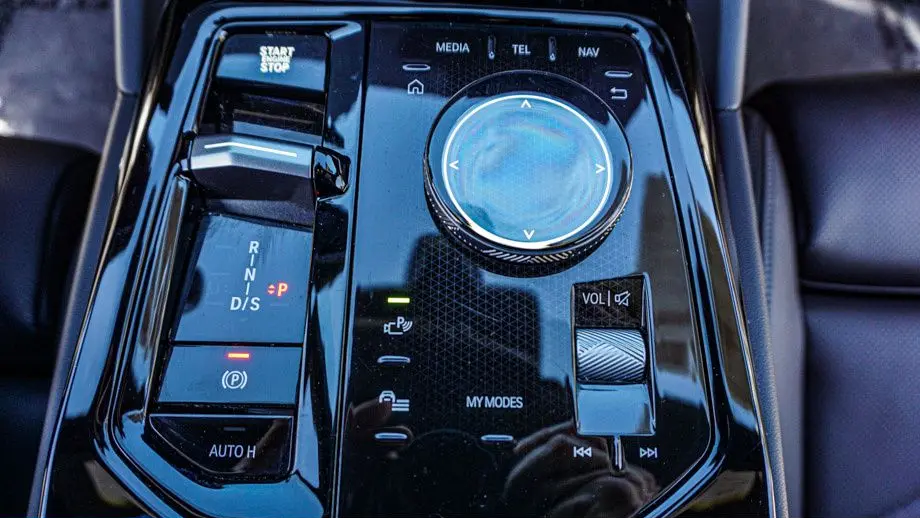 2025 BMW 5 Series 530i