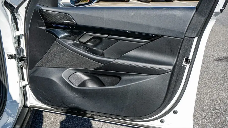 2025 BMW 5 Series 530i