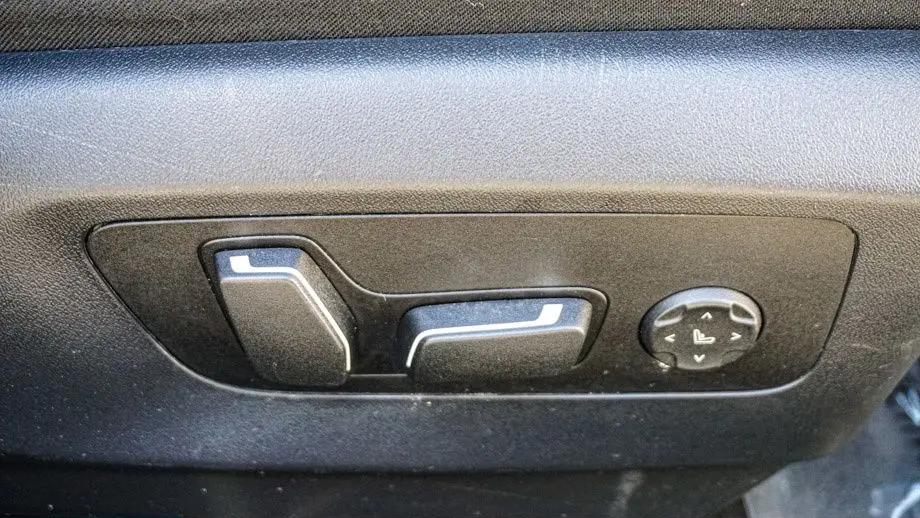 2025 BMW 5 Series 530i
