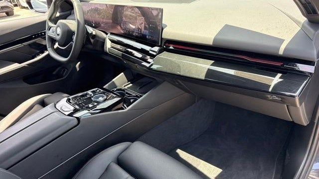 2026 BMW 5 Series 530i