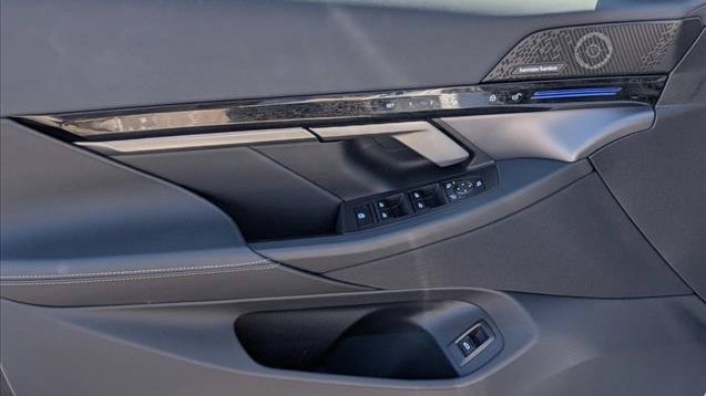 2025 BMW 5 Series 530i xDrive