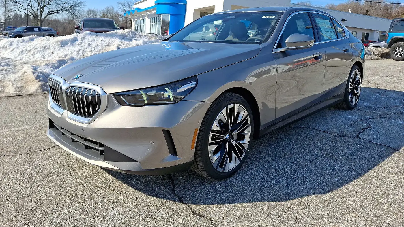 2025 BMW 5 Series 530i xDrive