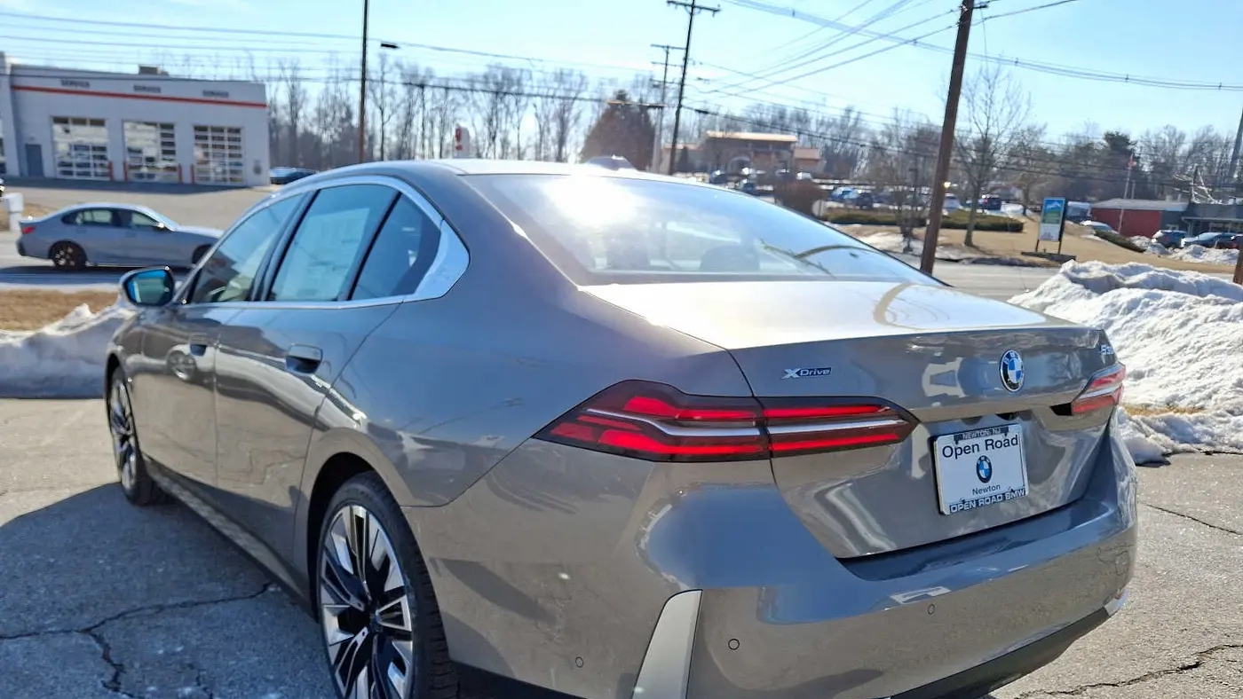 2025 BMW 5 Series 530i xDrive