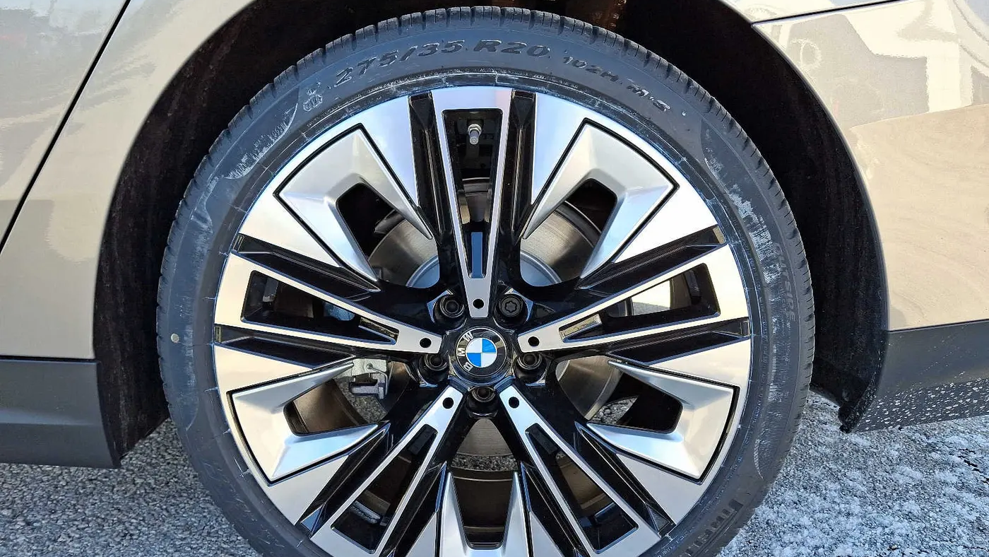 2025 BMW 5 Series 530i xDrive