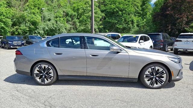2025 BMW 5 Series 530i xDrive
