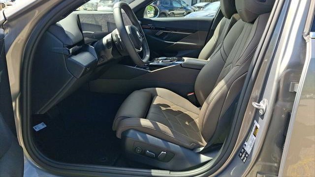 2025 BMW 5 Series 530i xDrive