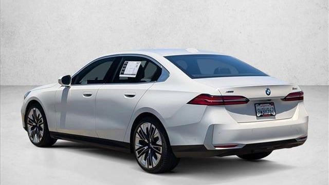 2025 BMW 5 Series 530i xDrive