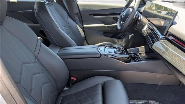 2025 BMW 5 Series 530i xDrive
