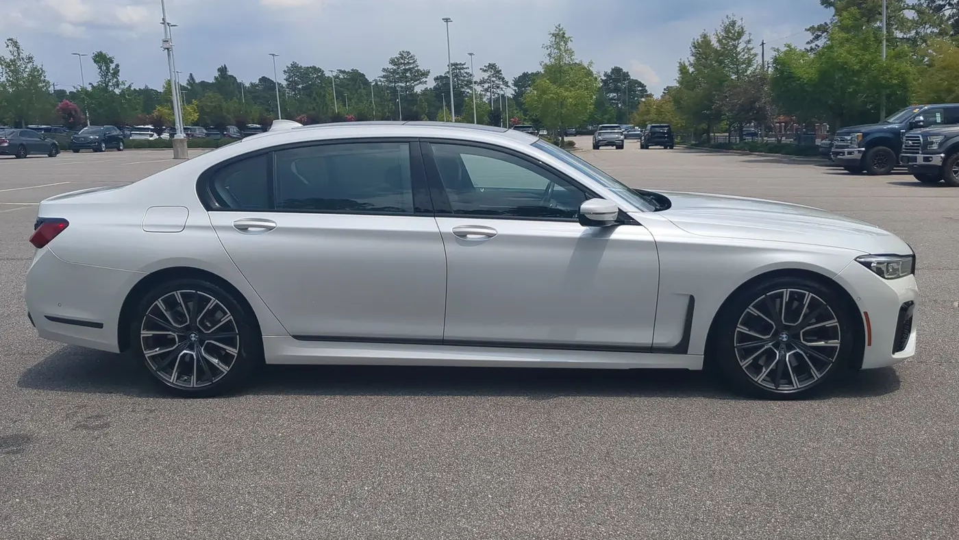 2022 BMW 7 Series 740i