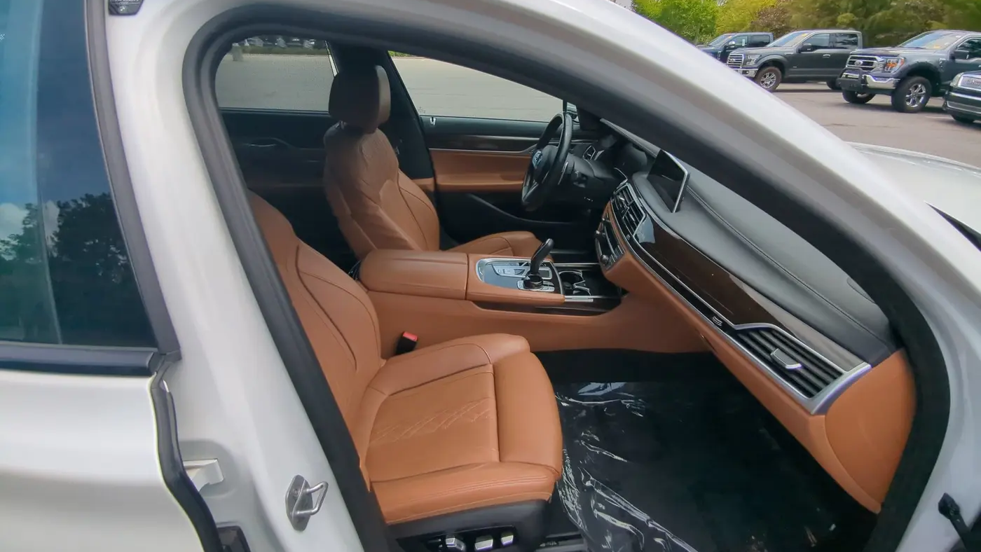 2022 BMW 7 Series 740i