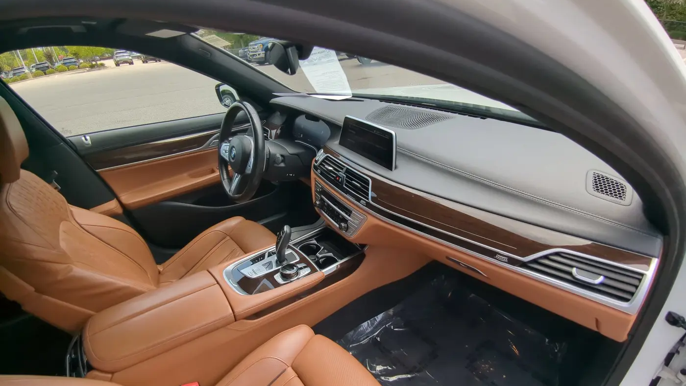 2022 BMW 7 Series 740i