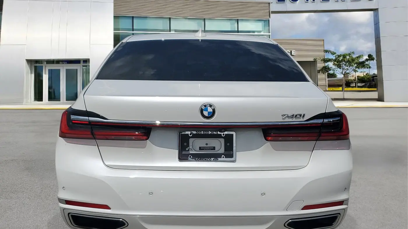 2022 BMW 7 Series 740i