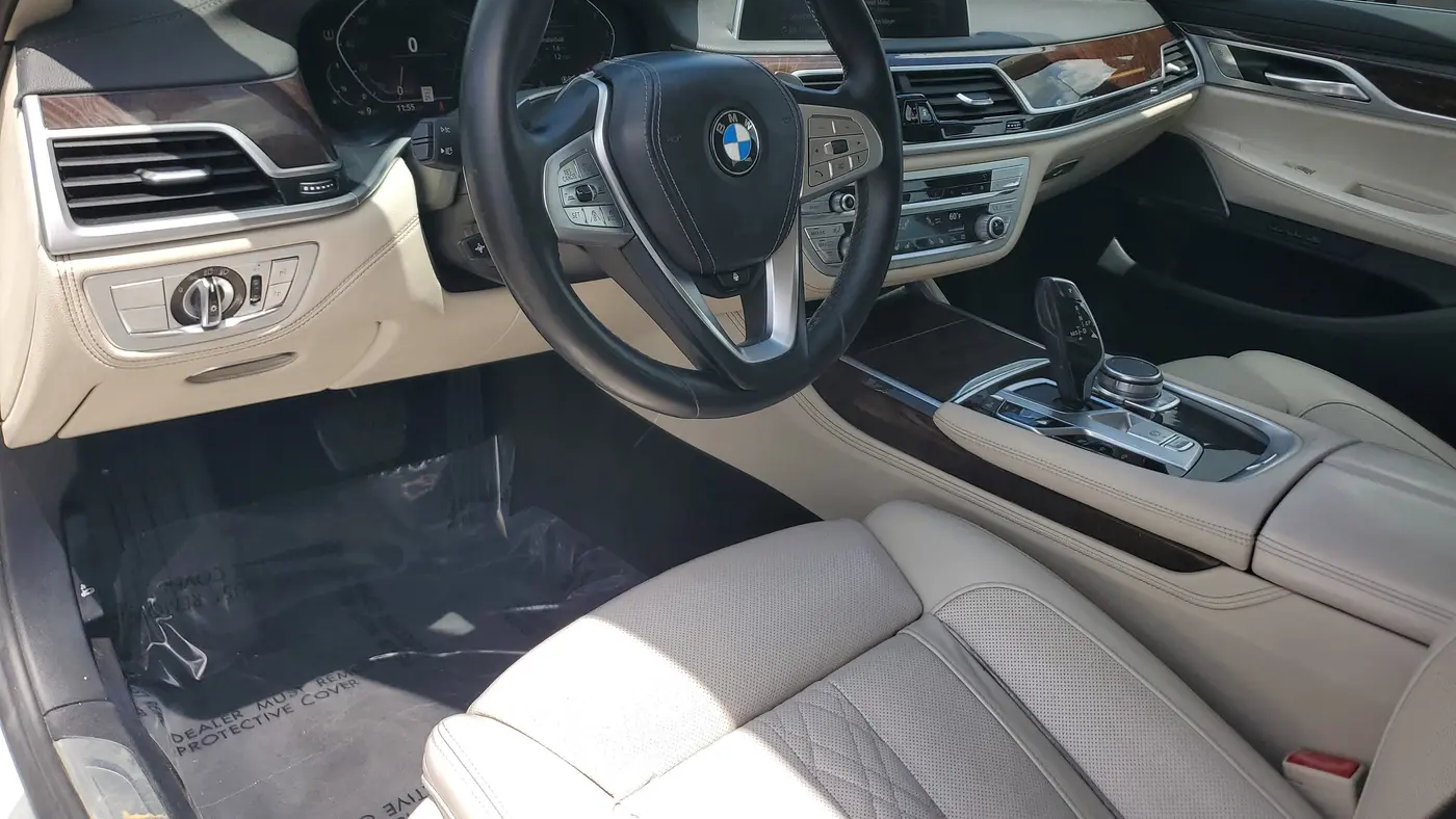 2022 BMW 7 Series 740i