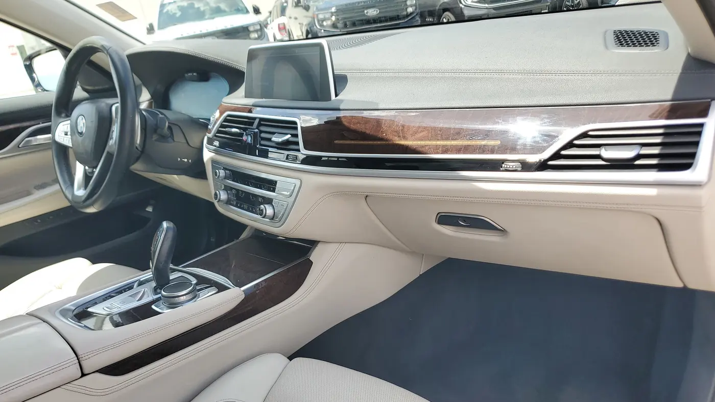 2022 BMW 7 Series 740i