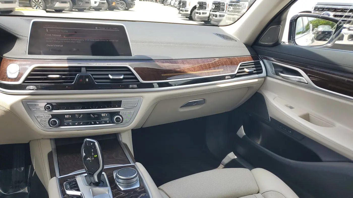 2022 BMW 7 Series 740i